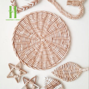 Produit chaud Plaques de chargeur en bambou de style bohème écologique Personnaliser les tailles Variété de couleurs Napperon fait à la main Décoration de table - Product Image 1