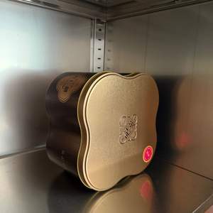 Venta al por mayor de lata de impresión personalizada embalaje cuadrado Rectangular en relieve pequeña bisagra de Metal caja de lata de menta de té con tapa - Product Image 1