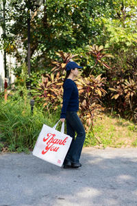 Bolsa de compras de tela no tejida ecológica al por mayor, reutilizable, con impresión de logotipo personalizado según los requisitos del fabricante - Product Image 2