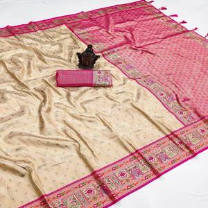 Sari de Seda Banarasi Pura VASTRA COTTAGE con Diseño de Zari Tejido a Mano en Toda la Superficie, Pallu Rico y Blusa de Seda Suave con Contraste - Product Image 6