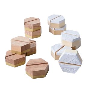 Porte-cartes moderne en bois blanc et marron Design élégant Parfait pour l'organisation du bureau et la décoration de table - Product Image 1