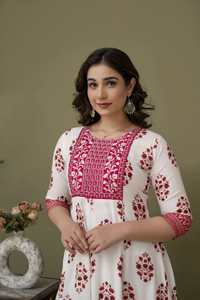 Robe longue de qualité supérieure séquence broderie travail côté Dori Handloom fabricant indien - Product Image 5