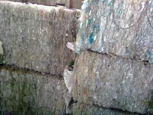 Flocons de PET vierges 100% purs, lavés à froid et à chaud, issus de bouteilles, pour le moulage, poudre de haute qualité à brillance élevée - Product Image 4