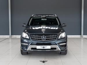 Mercedes-Benz ML350 BlueTec 2015 Usado, Volante a la Izquierda/Derecha, Automático, Cuero Oscuro, SUV con Emisión Euro V y Techo Solar - Product Image 3