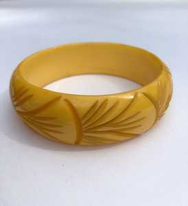 Brazalete de resina personalizado hecho a mano de buena calidad brazalete de resina de nueva forma producto más vendido brazaletes de resina personalizados - Product Image 1