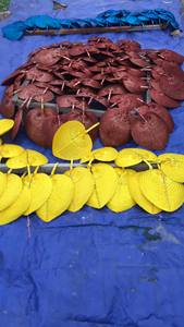 Abanico de Hojas de Palma Artesanal-Estilo Eco Boho, Colores Tropicales - Product Image 5