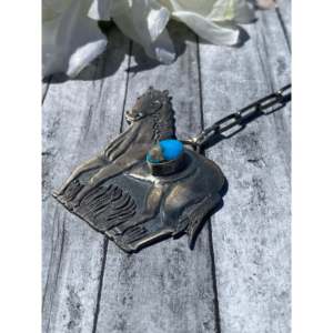 Collier Cheval en Or Blanc Joe Paul Kingman avec Turquoise, Argent Sterling, Sertissage à la Cannelure Réglable, Plaqué Rhodium, Forme d'Animal en Boîte - Product Image 4