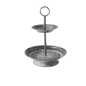 Support de gâteau galvanisé en fer à 3 niveaux décoratif de forme ronde avec poignée Plateau à gâteau galvanisé blanc et présentoir - Product Image 1