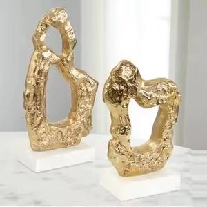 Sculpture élégante en métal en forme de feuille, ornement de table design, figurine décorative moderne faite à la main, accent unique pour la maison - Product Image 6