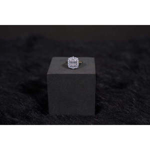 Anillo de Compromiso Hecho a Mano en Plata de Ley 925 con Diamante Corte Esmeralda y Baño de Rodio - Product Image 1