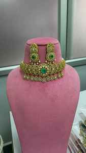 ชุดสร้อยคอแบบโชคเกอร์สไตล์อินเดียคุณภาพพรีเมียมจากผู้ผลิตโดยตรง ดีไซน์สวยงามทันสมัย เหมาะสำหรับงานแต่งงานและงานปาร์ตี้ - Product Image 4