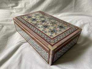 Boîte de rangement à bijoux de luxe moderne en bois artisanal de qualité supérieure avec incrustation de nacre florale gravée pour bagues, bracelets et boucles d'oreilles - Product Image 4