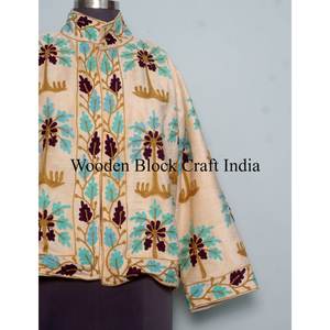 Chaqueta Corta de Invierno Acolchada con Forro de Algodón y Bordado Estilo Boho Suzani de Terciopelo Crema Vintage para Mujer - Product Image 2