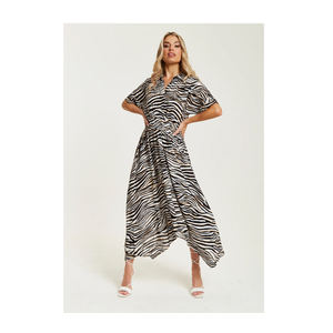 Elegante vestido MIDI marrón con bordado estampado Vestido MIDI con estampado de cebra marrón cómodo 100% Vestido MIDI de viscosa con bolsillos - Product Image 1