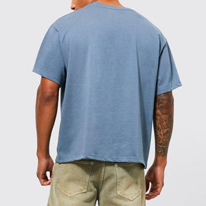 T-shirt pour homme, coupe ample et carrée, 100% coton, personnalisable, col bas, épaules tombantes, logo sur le devant, style streetwear, séchage rapide - Product Image 4