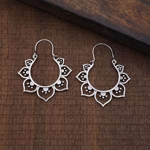 Pendientes de Aro Boho Únicos con Diseño de Loto, Pendientes Tribales de Latón para Mujer, Aros Florales Plateados, Joyería Boho con Loto para Venta al por Mayor OEM ODM - Product Image 5