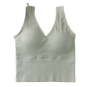Camiseta sin mangas corta acanalada con cuello en V de verano con almohadillas desmontables para sujetador Sin mangas Color sólido Sin espalda Sujetador deportivo Top Estilo simple Logotipo frontal - Product Image 3