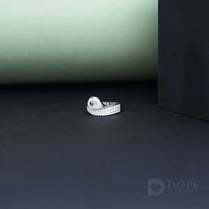 Elegante 1.50CT Solitario Forma de pera Moissanite Diseño clásico atemporal Anillo de Bodas de acero inoxidable unisex Certificado IGI - Product Image 3