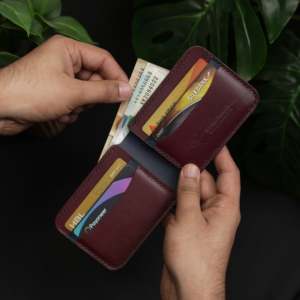 กระเป๋าสตางค์หนังพับสองตอน รุ่นคลาสสิค หมายเลข 77 พร้อมระบบป้องกัน RFID ผลิตด้วยมือในประเทศปากีสถาน (สีแดงเบอร์กันดีและสีน้ำเงิน) - Product Image 2