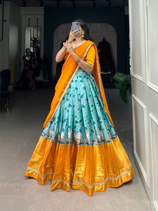 Lehenga choli de seda Mysore para mujer con estampado de Pichwai con borde de tejido Zari y retoque de encaje para bodas y festivales - Product Image 5