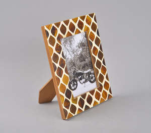 Lujoso marco de fotos con patrón geométrico de carey, acabado ámbar y marrón, pantalla de escritorio, elegante Escritorio de oficina en casa - Product Image 2