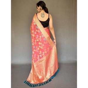 Sari en organza tissé rose agréable avec blouse pour les mariages - Product Image 2