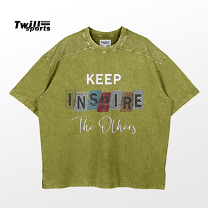 เสื้อยืดคอกลมแขนสั้นผู้ชายสไตล์วินเทจ พิมพ์ลาย ล้างสีแบบแอซิดวอช  โลโก้ด้านหน้า ผ้าฝ้าย 100% ทรงปกติ ไซส์ใหญ่ ผ้าถัก - Product Image 3