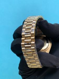 นาฬิกาข้อมืออะนาล็อกญี่ปุ่นอัตโนมัติระบบกลไกสแตนเลสโทนสีทองสำหรับผู้ชายแฟชั่นสุดหรู - Product Image 4