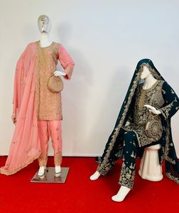 Luxueux Pure Georgette Robe Modeste Ensemble Full Jarkan Stone Work 5 Superbes Designs 10 Couleurs Vibrantes Y Compris Lourd - Product Image 2