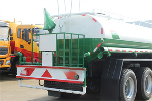 Autocisterna Giapponese ISUZU da 10000 Galloni, Camion Cisterna Idrica Adatto per la Pulizia delle Strade - Product Image 4