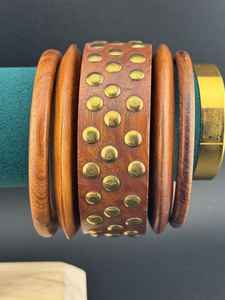 Conjunto de brazaletes de moda de latón de madera redonda, joyería para mujer, accesorio de regalo con corte de corazón, INDIA ART PLACE, Uttar Press - Product Image 4