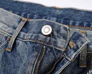 Venta al por mayor High Street Ripped Men's Overoles Jeans Transpirable Tallas grandes Cintura media Denim ligero - Product Image 4