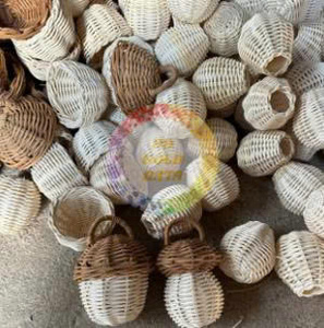 Ornements de Noël en rotin faits à la main en osier suspendu étoile et boule pour décor d'arbre de vacances Vietnam - 99 données en or-Ms Violet - Product Image 4