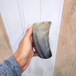 Copa de Vino Vikinga de Cuerno Auténtico de Búfalo, Hecha a Mano, Tallada a Mano, Natural, Ecológica, Estilo Moderno, Regalo Empresarial, Copa para Fiestas - Product Image 1