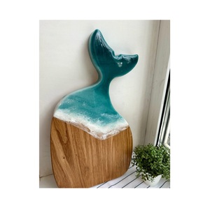 Planche à découper de luxe en bois et résine avec motif unique conçu pour servir des fruits au fromage et cuisiner tous les jours - Product Image 3