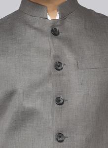 Gilet élégant gris foncé pour homme, idéal pour les tenues professionnelles, les uniformes du personnel hôtelier, les événements, les cérémonies et l'utilisation quotidienne au bureau, disponible en promotion. - Product Image 4