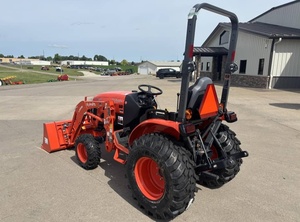 รถแทรกเตอร์ขนาดเล็ก Kubota LX2620HSD รุ่นยอดนิยม ขับเคลื่อน 4 ล้อ เครื่องยนต์ดีเซล พร้อมที่ตักด้านหน้า สำหรับงานเกษตรและจัดสวน - Product Image 6