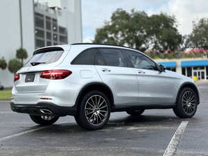 Mercedes-Benz GLC GLC 300 de 2019, Usado en Buen Estado - Product Image 5