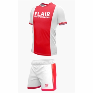 Maillots de football rétro personnalisés de haute qualité pour hommes – Tenues de football tendance avec shorts – Service OEM – Séchage rapide - Product Image 3
