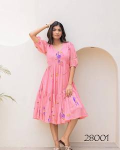 ชุดเดรส Anarkali ลายตารางแบบดิจิทัล พิมพ์ลายแบบกลับด้านได้ แห้งเร็ว ทันสมัย พร้อมซับในแบบเต็มตัว เหมาะสำหรับงานปาร์ตี้และโอกาสพิเศษ - Product Image 1