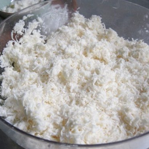 Tapioca Rallada Congelada Estándar de Exportación/Ingredientes para Pasteles y Postres (khoai Mi Bao Dong Lanh) Festivo - Product Image 1