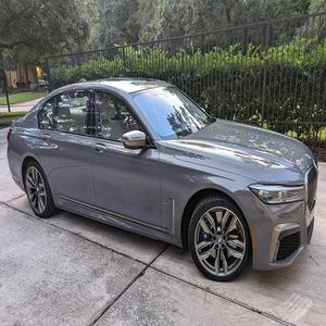 BMW M760i xDrive d'occasion 2020, conduite à gauche/droite - Product Image 1