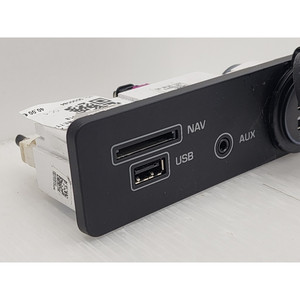 AUX/<b>USB</b> <b>SOCKET</b> JAGUAR XE Series (X760) FK7219C166BC 204DTD (15>) - Product Image 2