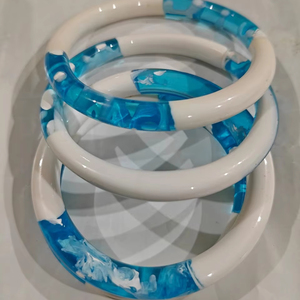 Pulseras de puño de resina exclusivas del diseñador bohemio Joyería de moda de estilo Ángel apilable colorido - Product Image 2