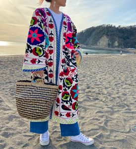 Suzani Broderie Boho Chic Suzani longs Kimonos Floral Suzani Broderie Longues Vestes pour femmes - Product Image 1