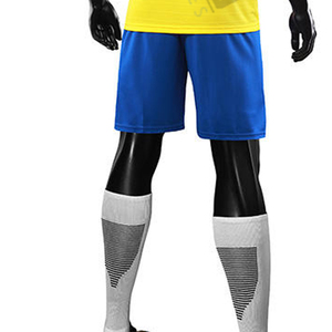 2025 nouveau uniforme de ballon de football pour hommes en coton polyester de qualité personnalisée en gros uniforme de maillot de football uniforme de conception professionnelle - Product Image 4