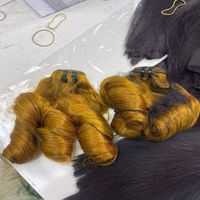Warna emas keriting telur kutikula rambut Virgin sampel gratis rambut manusia Brasil Virgin bundel rambut dengan penutup tas bulan betina