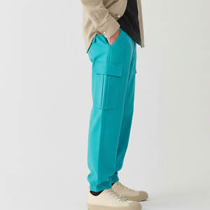 Pantalones cargo OEM personalizados con diseño de múltiples bolsillos, corte relajado, ideales para el uso diario moderno. - Product Image 4