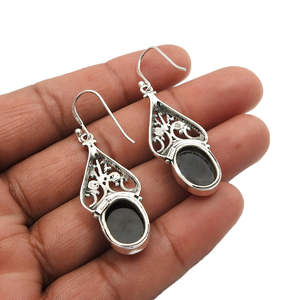 Pendientes de diseñador en estilo bohemio hechos a mano de plata de ley sólida 925 viene con pendientes perfectos de piedras preciosas granate para mujer - Product Image 3