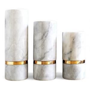 Ensemble de bougeoirs carrés en marbre avec veinage naturel et design sculpté profond pour une ambiance élégante - Product Image 2